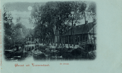 14764 Gezicht op de Grift bij de Zwaai met enkele aken, bebouwing en loofbomen te Veenendaal.